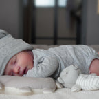 Boneca Bebê Reborn de Corpo Macio Cuddle Bear 40cm, Roupinha Removível + Acessórios de Alimentação Inclusos