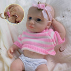 Boneca Bebê Reborn de Silicone Sólido Lulu 20cm, Membros Flexíveis, Roupa de Malha Listrada Rosa Incluída
